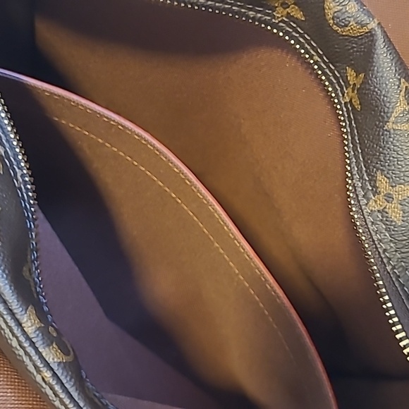 Authentic LOUIS VUITTON Navaiglio - Picture 15 of 17